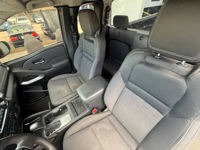 2022 Nissan Frontier SV