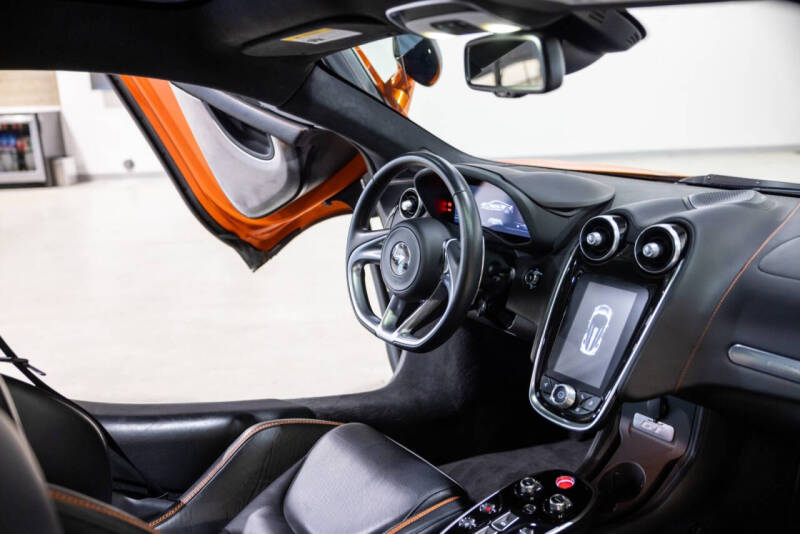 2023 McLaren GT