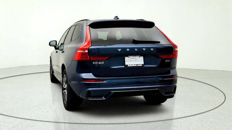 2025 Volvo XC60 B5 Core Dark Theme