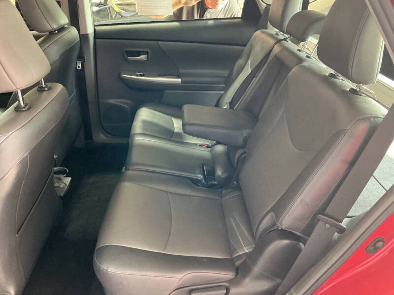 2013 Toyota Prius v Five