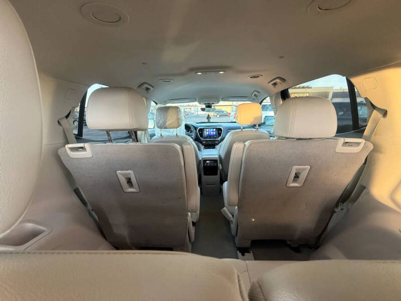 2023 GMC Acadia Denali