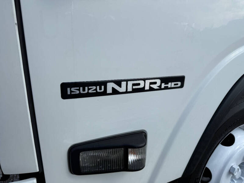 2020 Isuzu NPR-HD