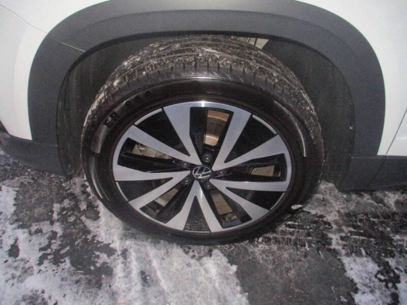 2023 Volkswagen Taos SE 4Motion