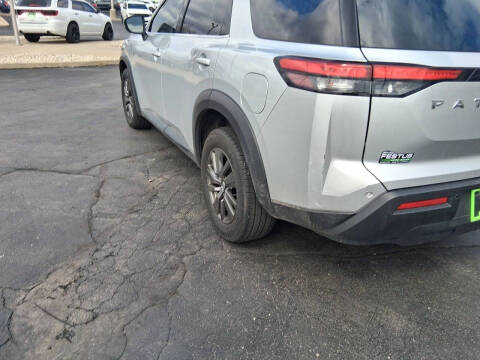 2022 Nissan Pathfinder S
