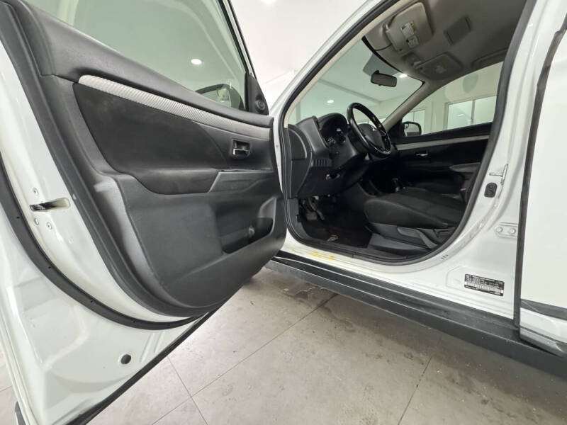 2016 Mitsubishi Outlander ES