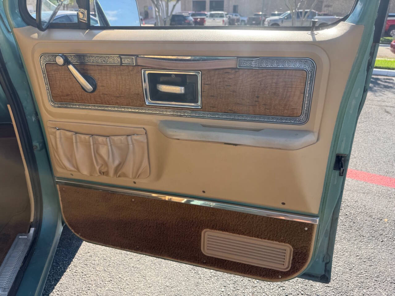 1977 Chevrolet Suburban 42