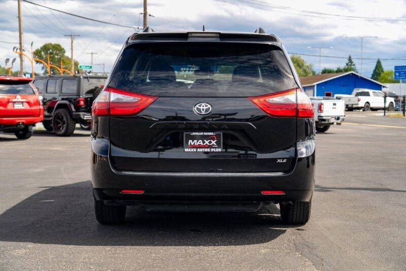 2020 Toyota Sienna XLE - Photo 12
