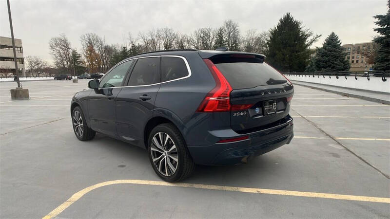 2022 Volvo XC60 B5 Momentum