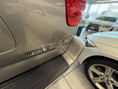 2004 Toyota Sequoia Limited