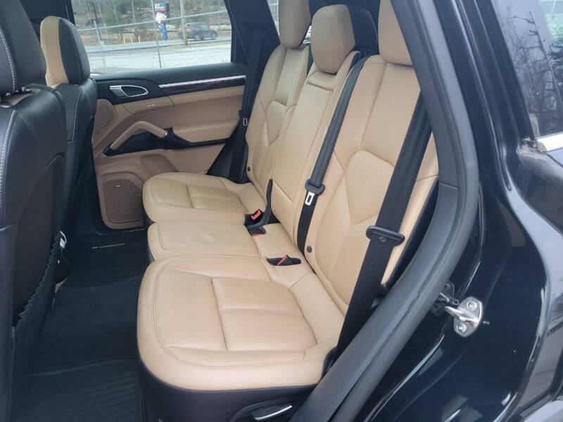 2016 Porsche Cayenne Base photo 20