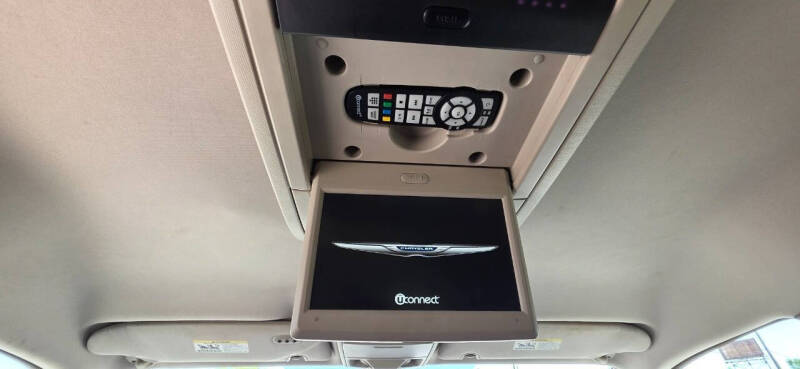 2014 Chrysler Town and Country Touring-L