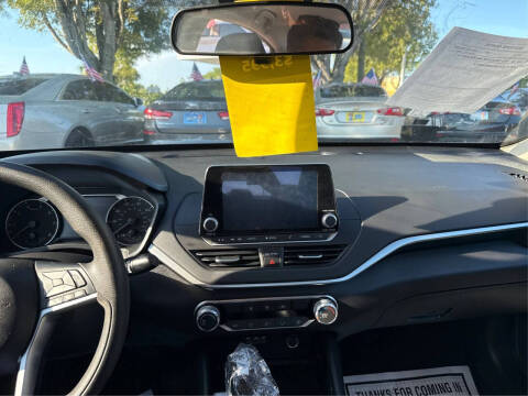 2021 Nissan Altima 2.5 SV