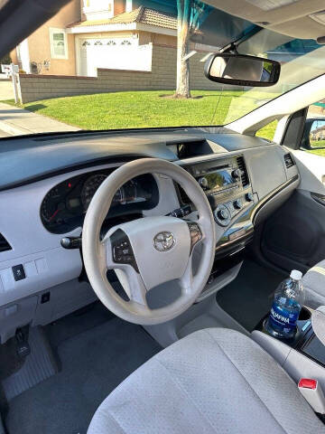 2012 Toyota Sienna LE 8-Passenger