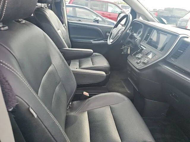 2015 Toyota Sienna SE Premium 8-Passenger