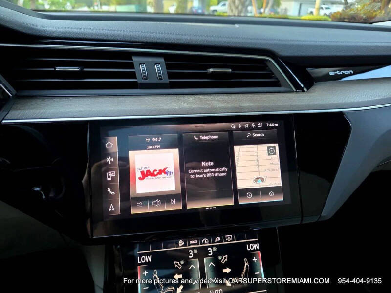 2021 Audi e-tron quattro Premium