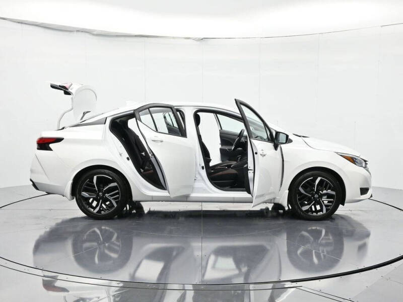 2025 Nissan Versa SR