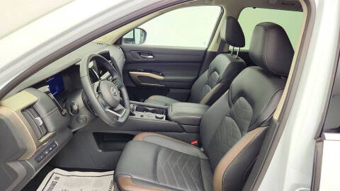 2025 Nissan Pathfinder Platinum