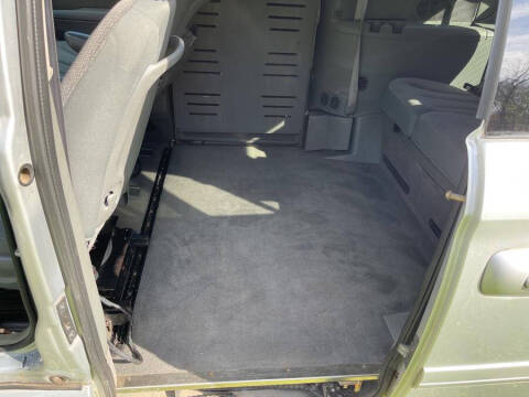 2005 Chrysler Town and Country LX