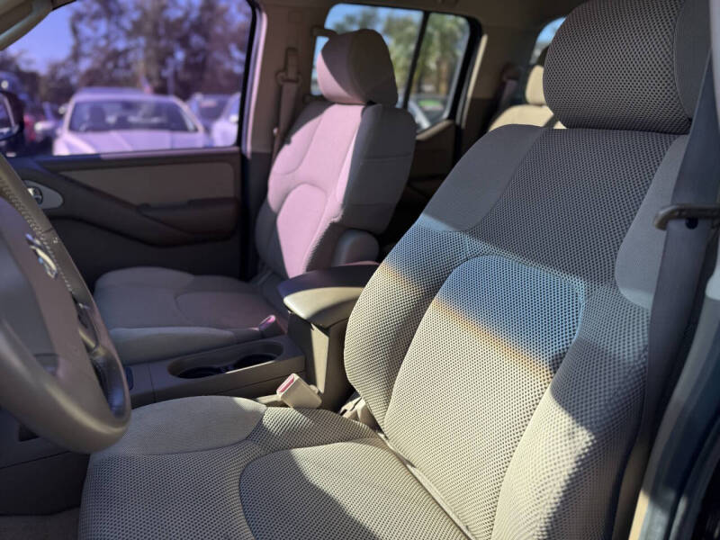 2005 Nissan Frontier SE