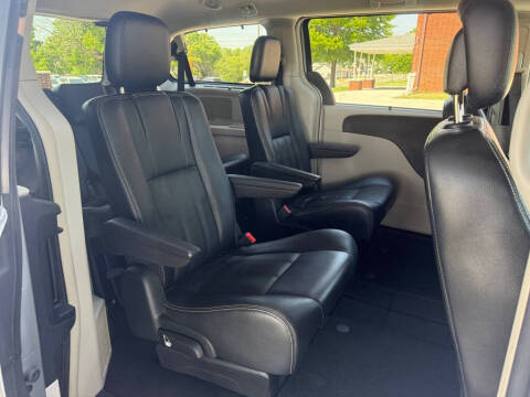 2014 Chrysler Town and Country Touring-L