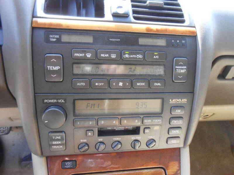 1999 Lexus LS 400