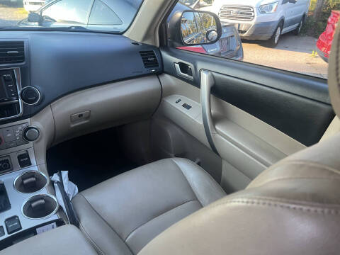 2013 Toyota Highlander SE