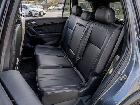 2022 Volkswagen Tiguan SE R-Line Black