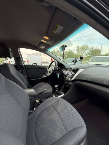 2014 Hyundai Accent SE