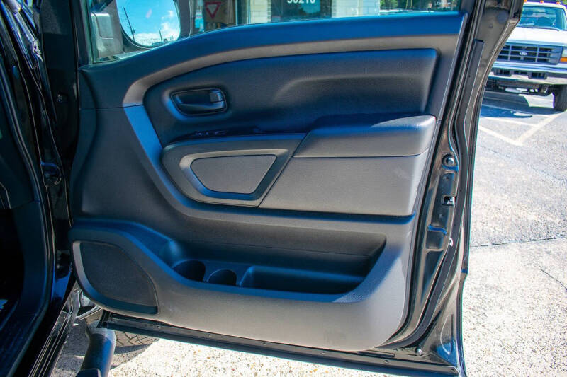 2017 Nissan Titan SV