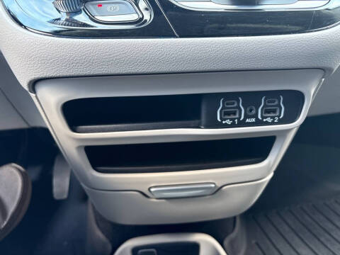2024 Chrysler Voyager LX