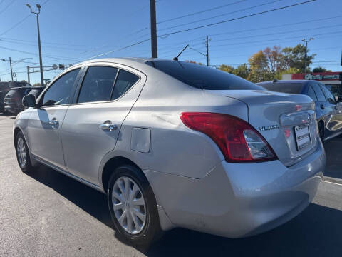 2012 Nissan Versa 1.6 SV