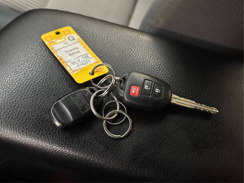 2013 Toyota RAV4 LE