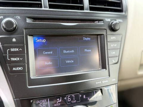 2013 Toyota Prius v Five