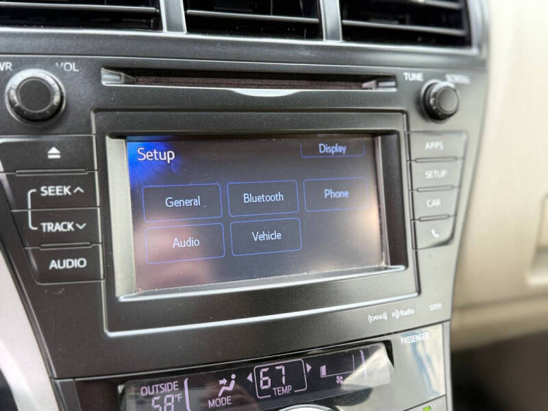 2013 Toyota Prius v Five