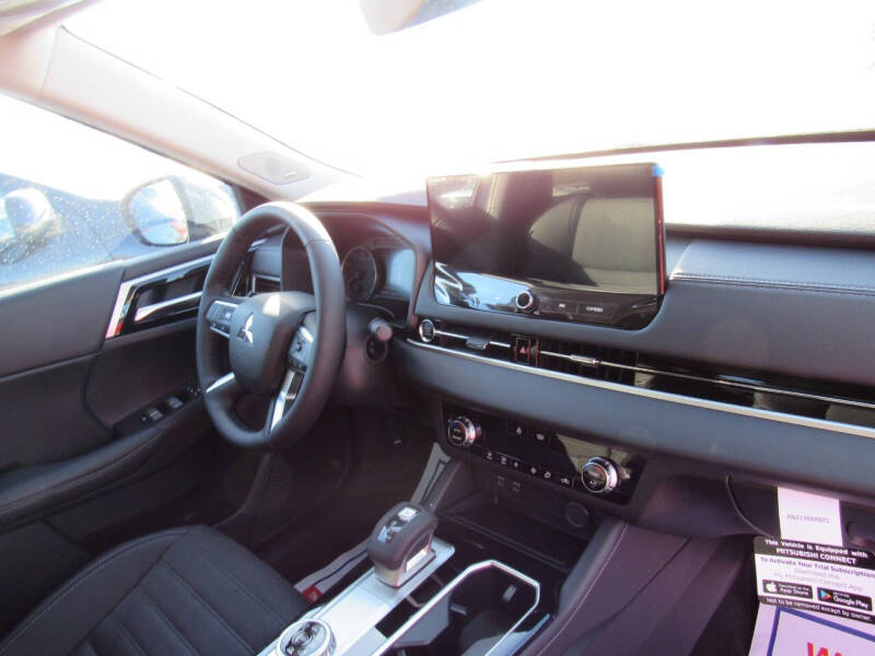 2026 Mitsubishi Outlander SE