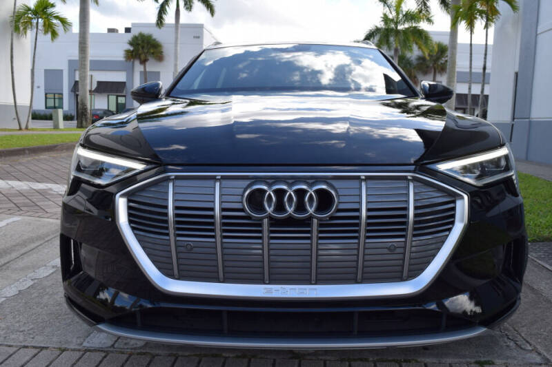 2022 Audi e-tron quattro Premium