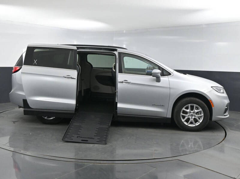 2022 Chrysler Pacifica Touring L