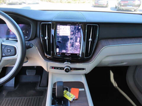 2022 Volvo XC60 B5 Momentum