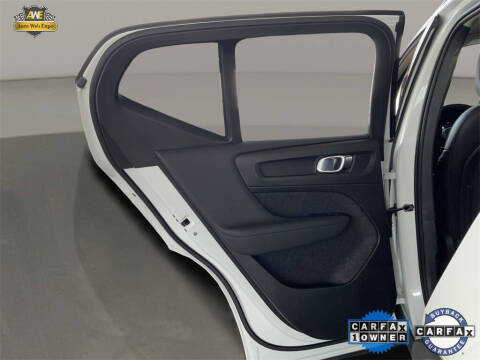 2024 Volvo XC40 B5 Plus Dark Theme