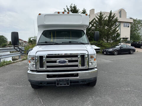2013 Ford E-Series E-350 SD