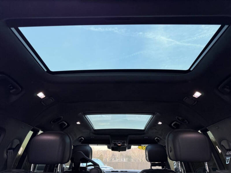 2025 Land Rover Defender 130 V8 P500