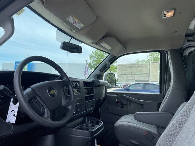2025 Chevrolet Express 3500