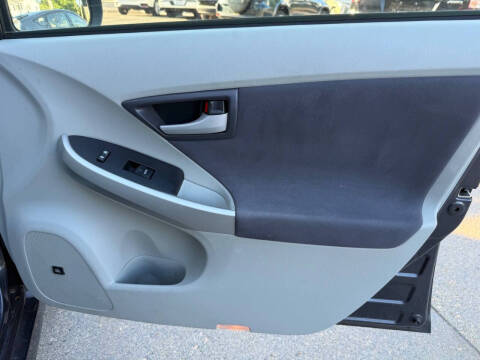 2010 Toyota Prius III