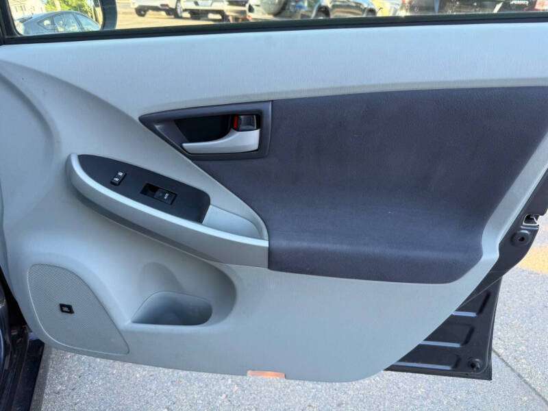 2010 Toyota Prius III