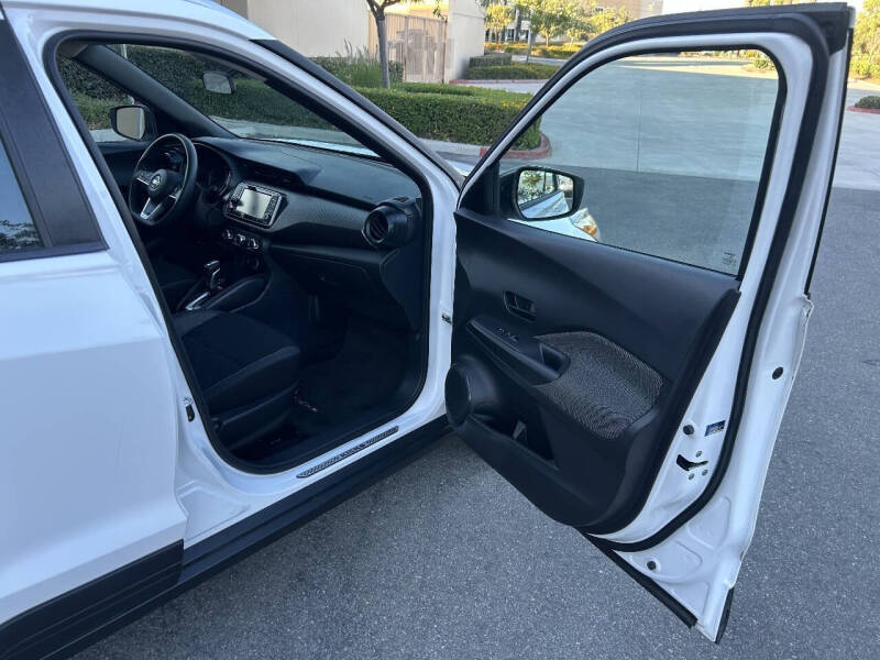 2019 Nissan Kicks S