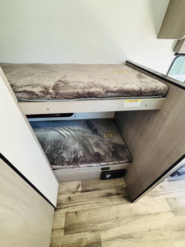 2023 Coleman Lantern 17B