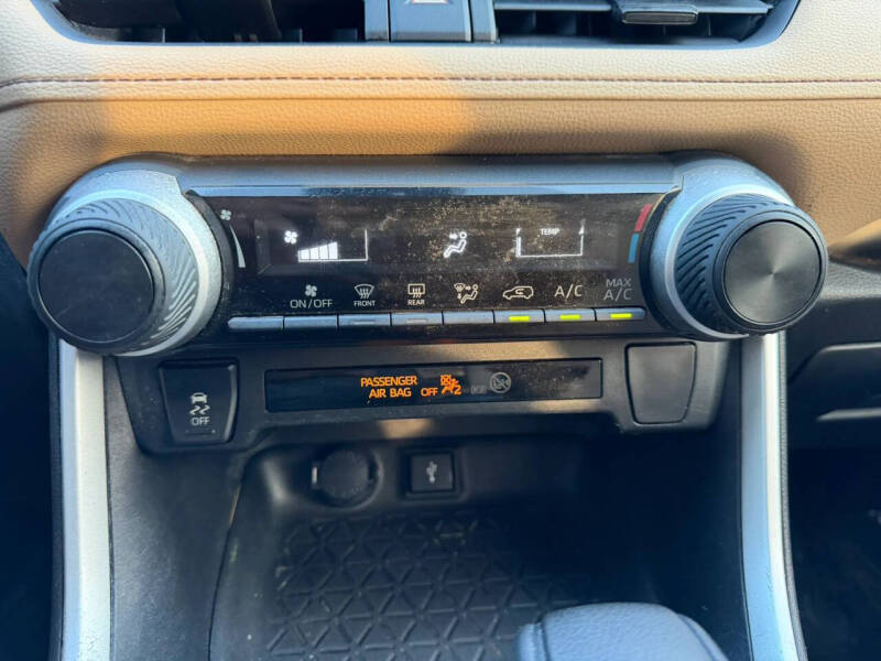 2022 Toyota RAV4 LE