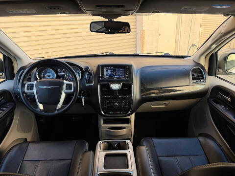 2015 Chrysler Town and Country Touring