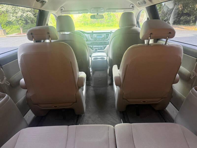 2015 Kia Sedona LX