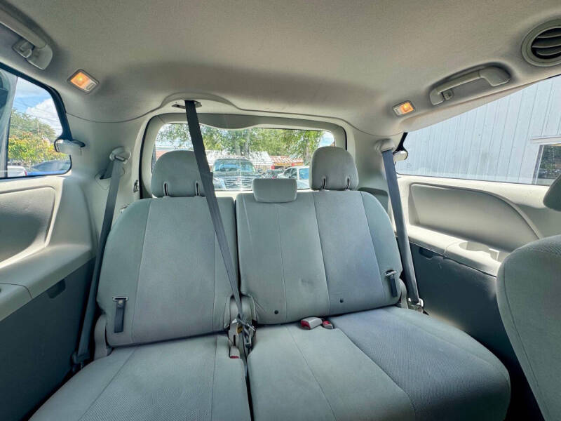 2012 Toyota Sienna Base 7-Passenger